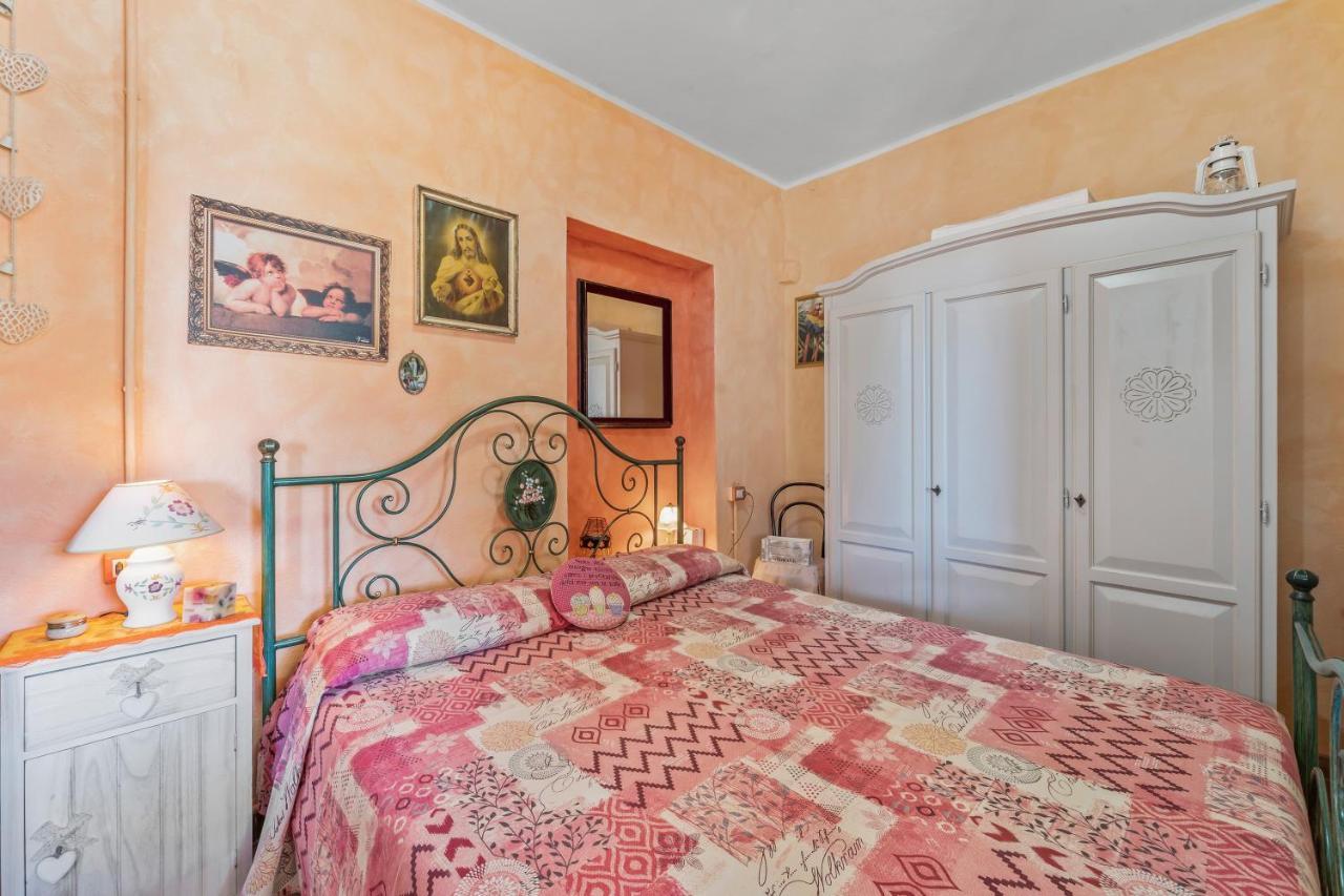Villetta Degli Oleandri Solanas  Buitenkant foto