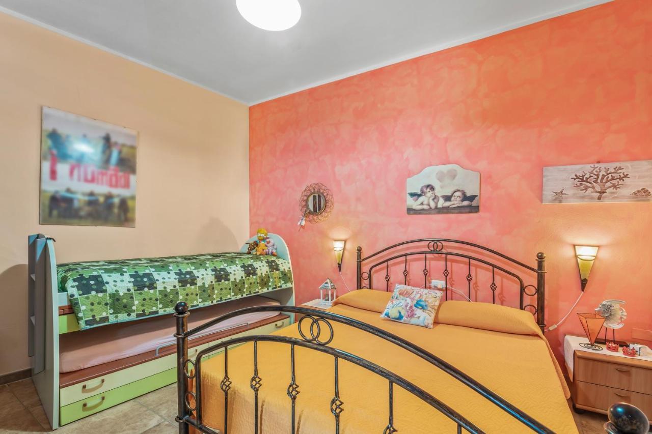 Villetta Degli Oleandri Solanas  Buitenkant foto
