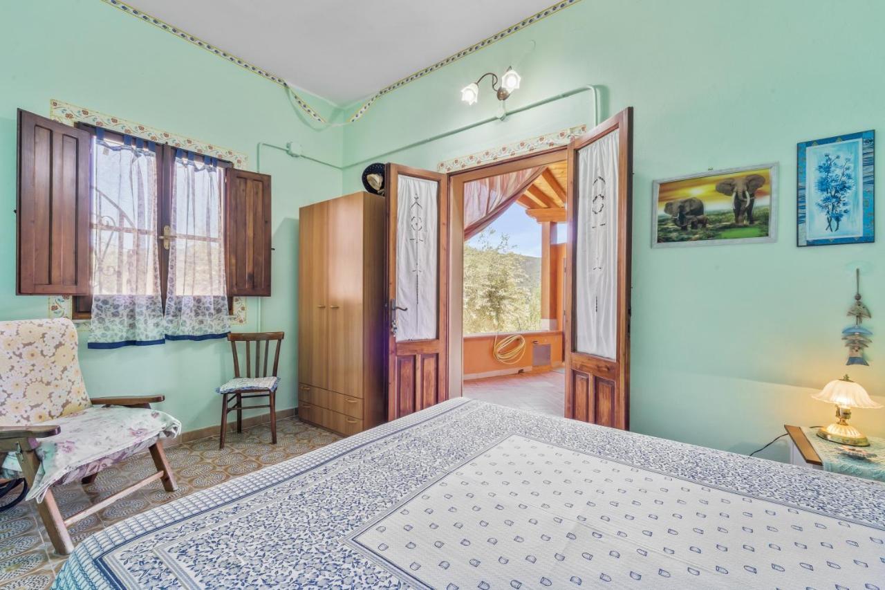 Villetta Degli Oleandri Solanas  Buitenkant foto